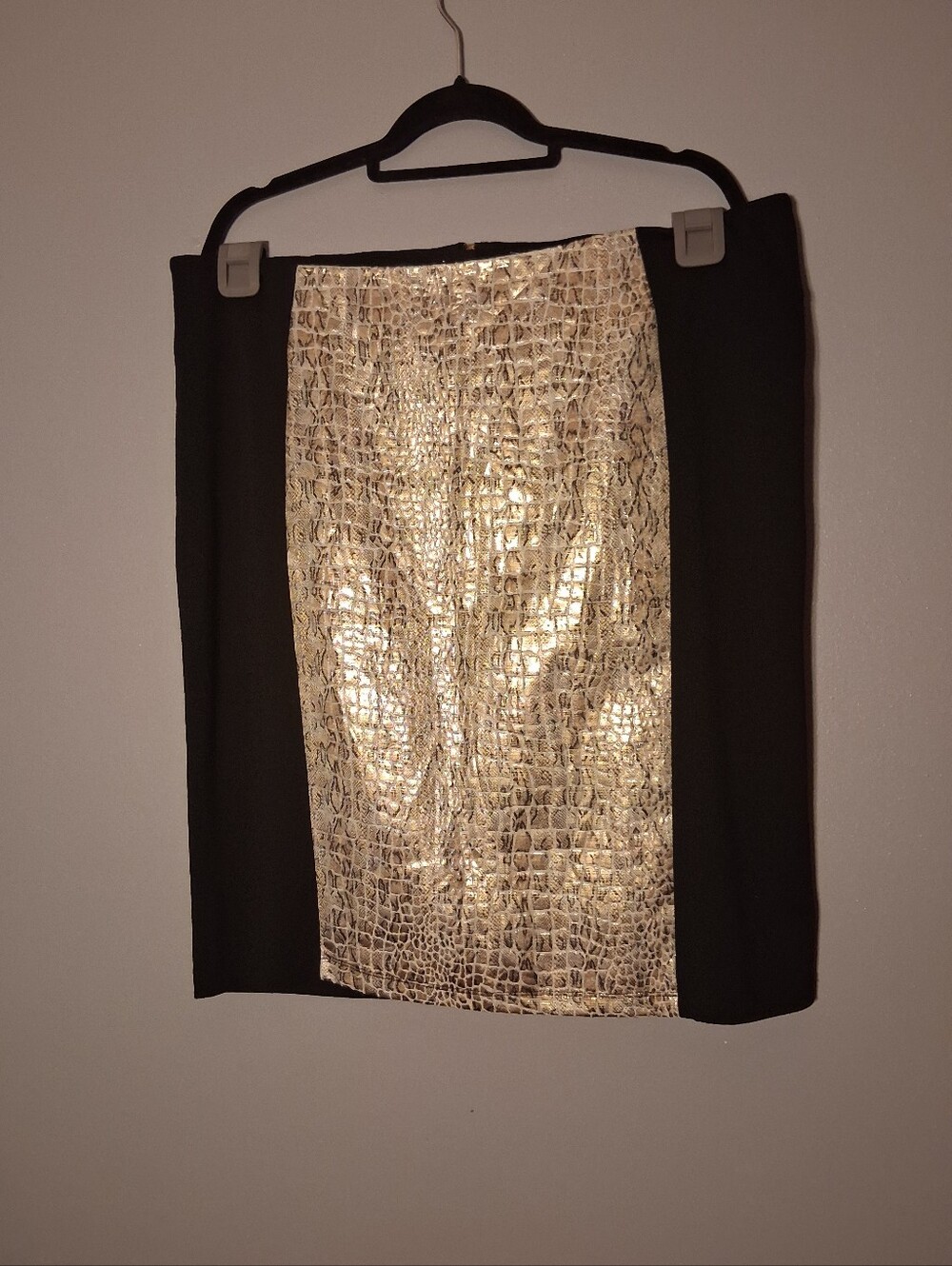 Monroe & Main Black Pencil Skirt with Gold Croc-Embossed & Knit Front/Back Zip